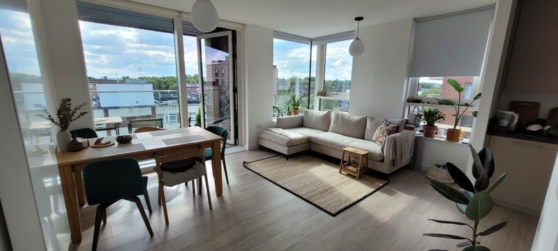 Room Coster Avenue in Greater London