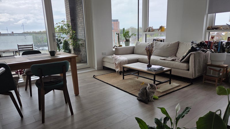 Room Coster Avenue in Greater London