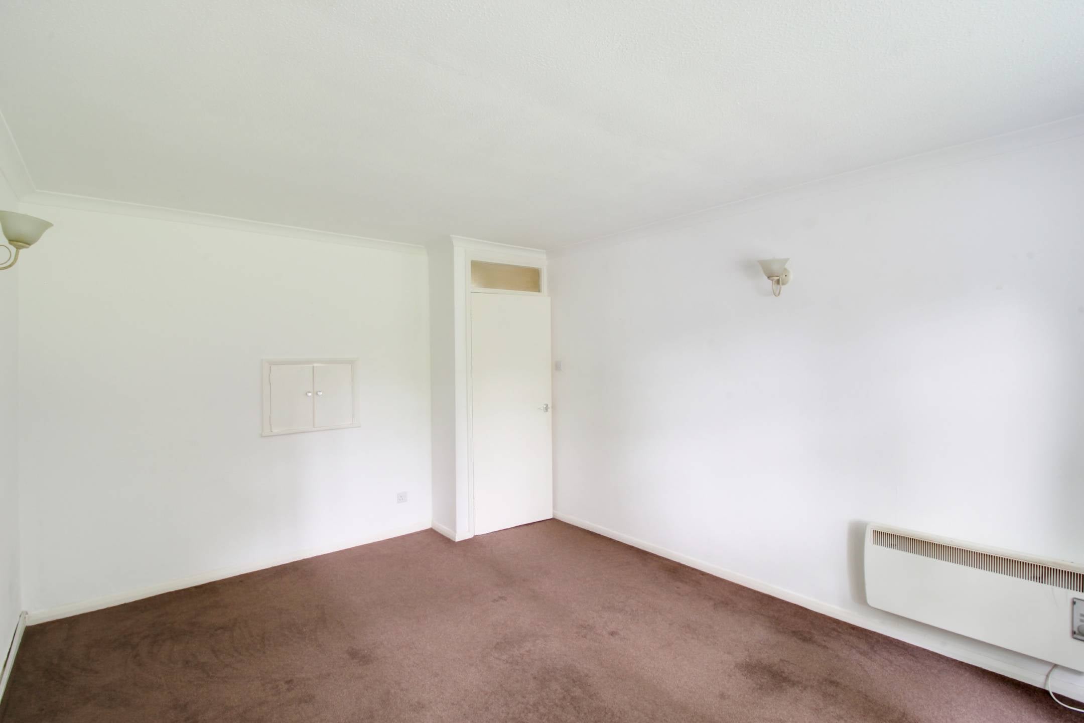 Flat Brambledown Road in Greater London