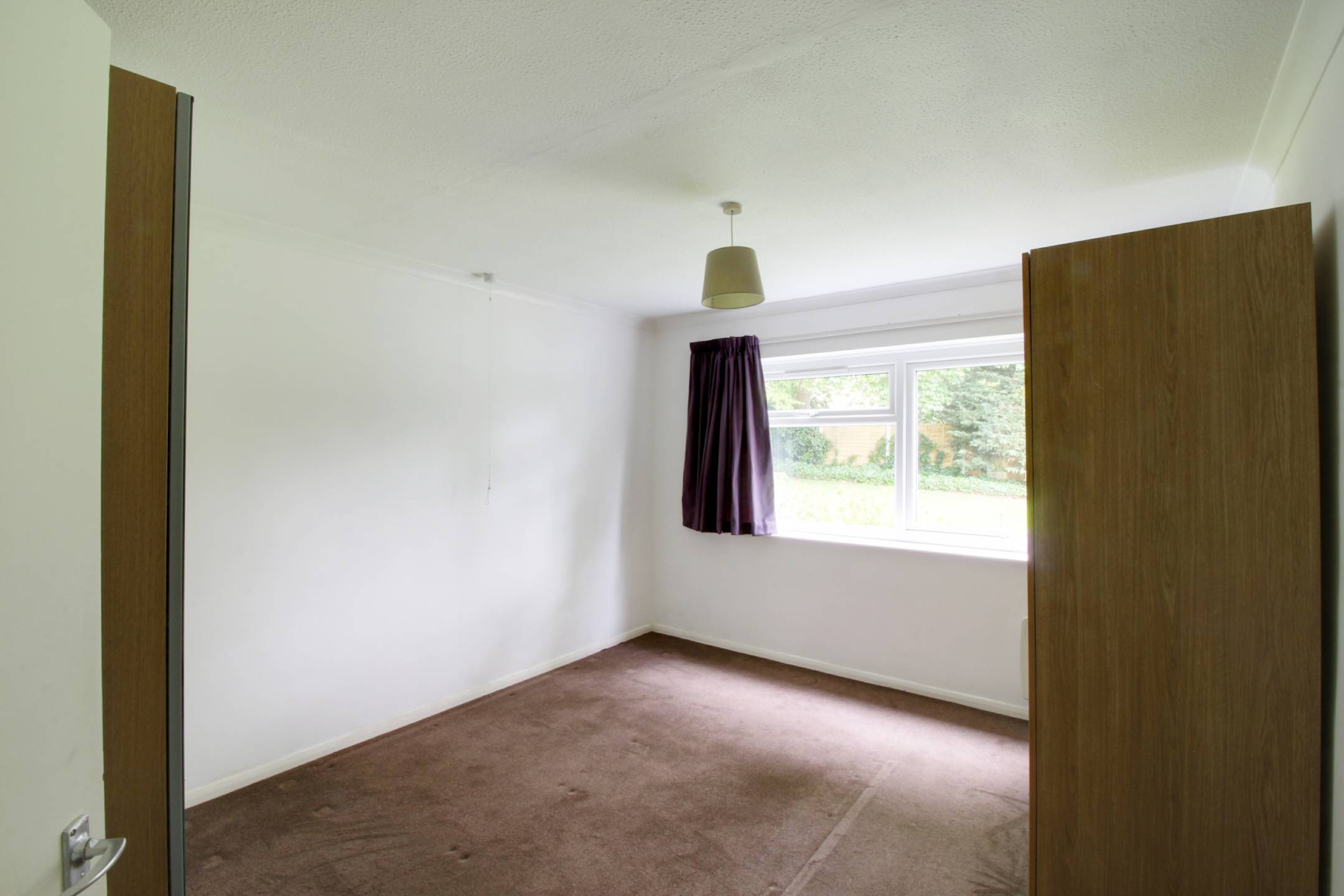 Flat Brambledown Road in Greater London