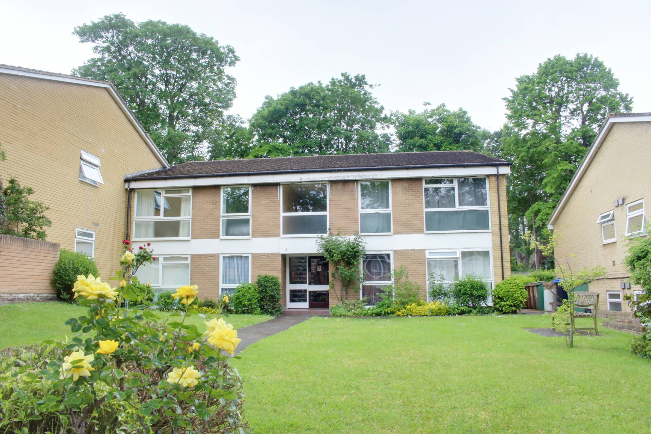Flat Brambledown Road in Greater London
