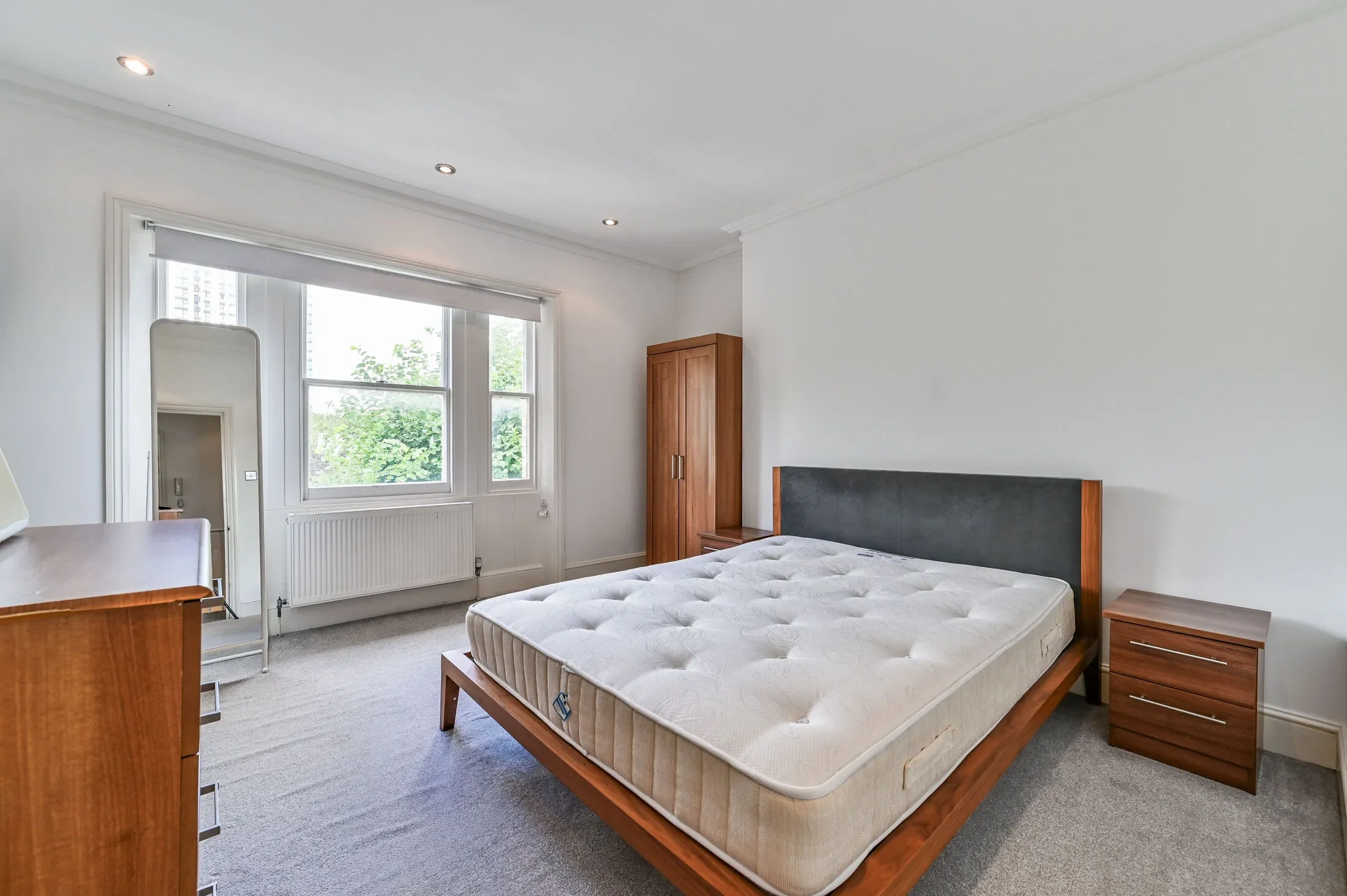 Flat Lower Merton Rise in Greater London