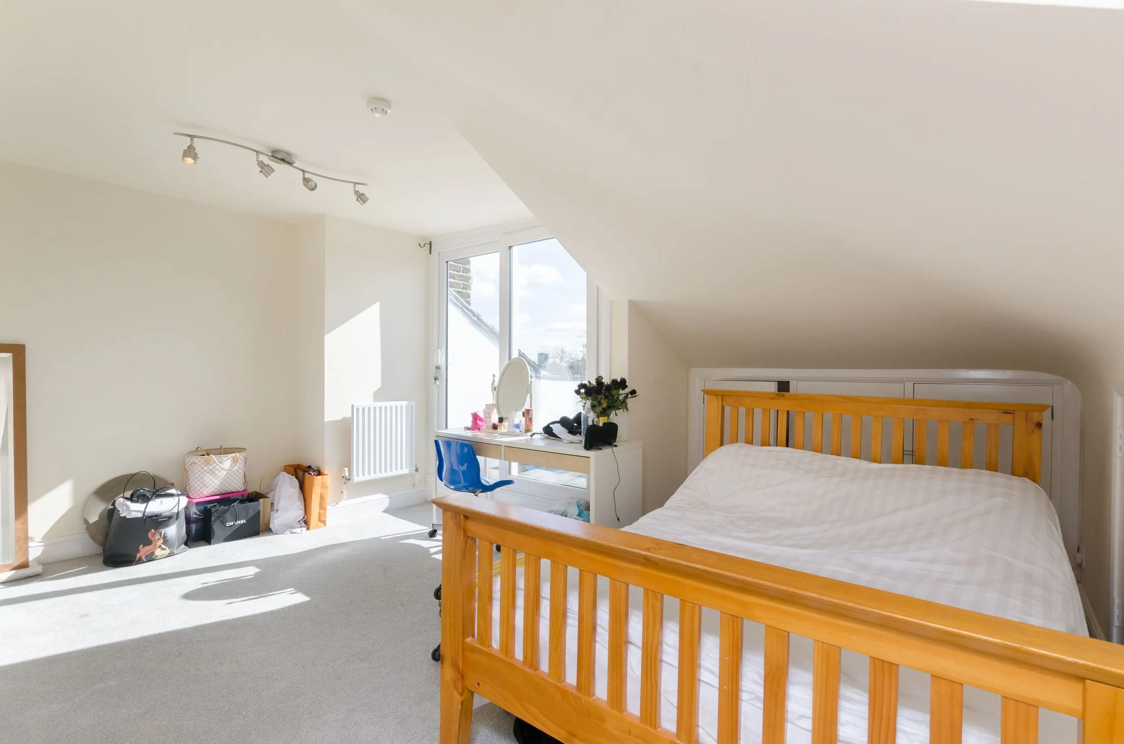 Flat Lower Merton Rise in Greater London