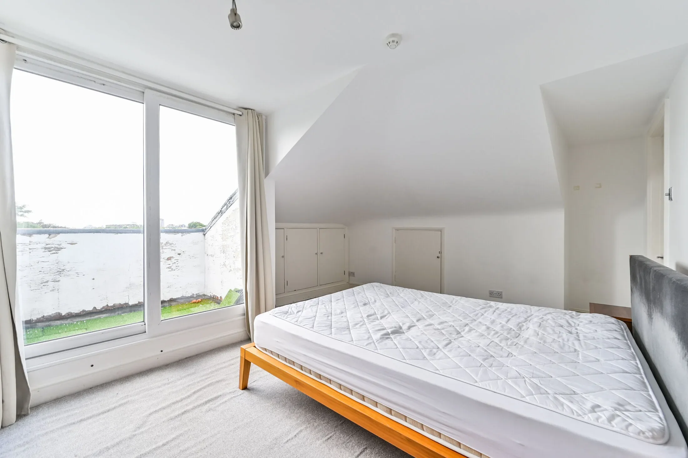Flat Lower Merton Rise in Greater London
