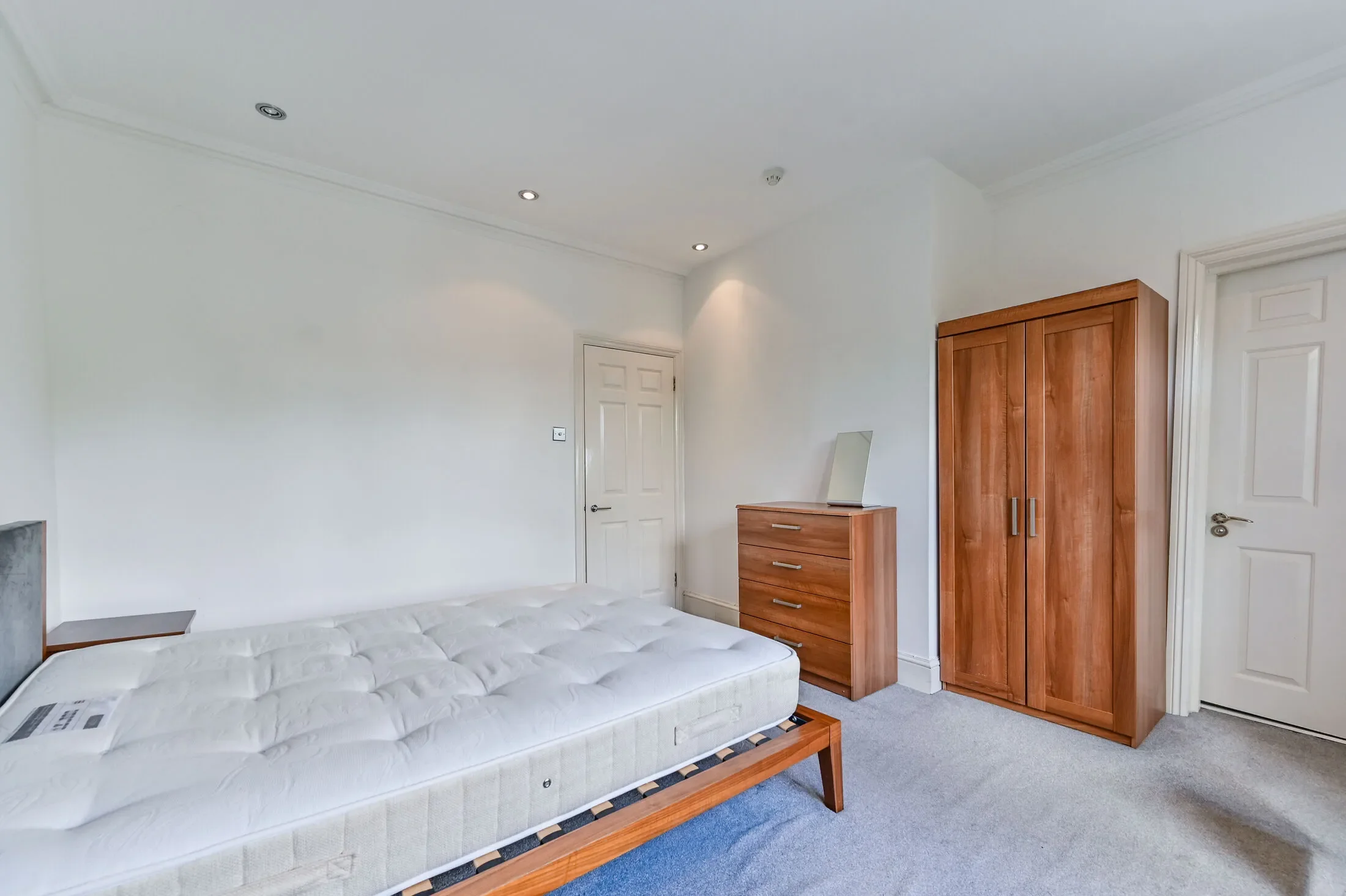 Flat Lower Merton Rise in Greater London