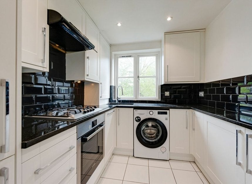 Flat Brompton Park Crescent in Greater London