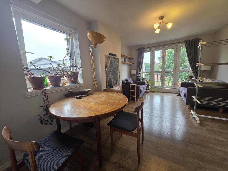 Flat Chalgrove Road in Greater London