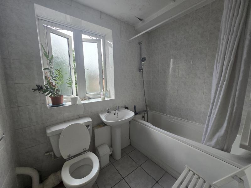 Flat Chalgrove Road in Greater London