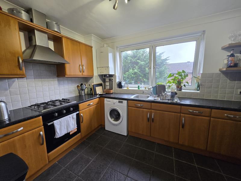 Flat Chalgrove Road in Greater London
