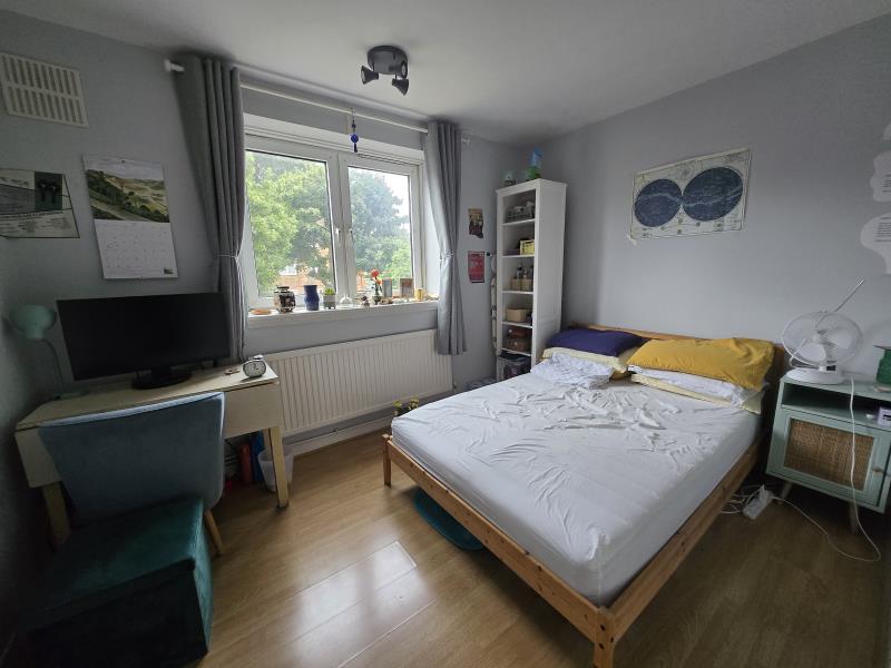 Flat Chalgrove Road in Greater London
