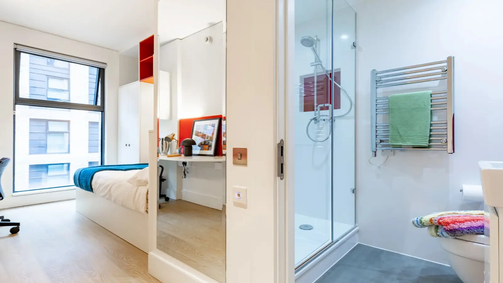 Flat Glasshouse Walk in Greater London