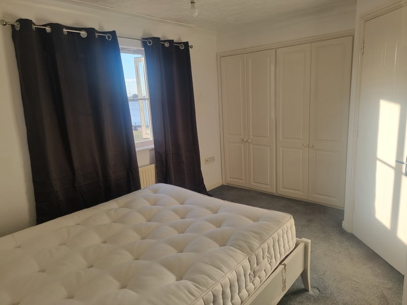 Room Leonard Robbins Path in Greater London