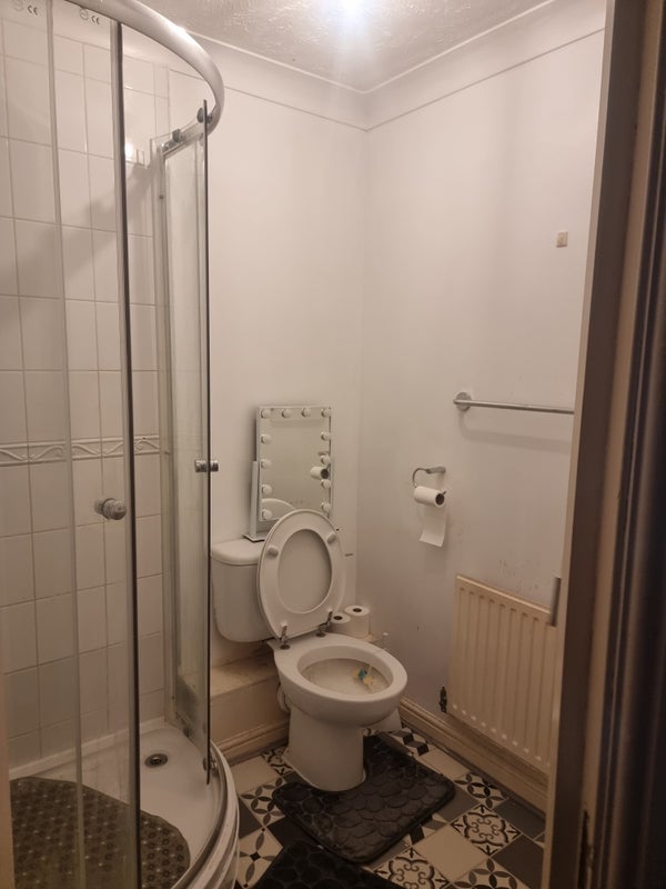 Room Leonard Robbins Path in Greater London