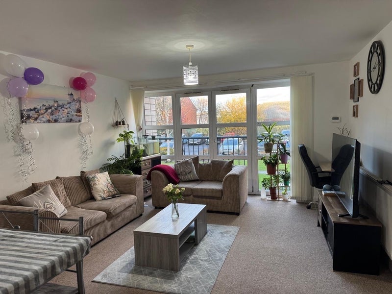 Room Chadwick Road in Salford