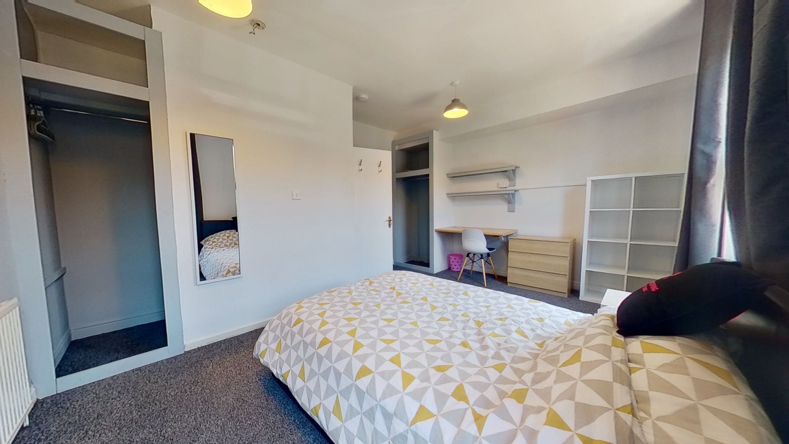 Room Hessle Place in Leeds