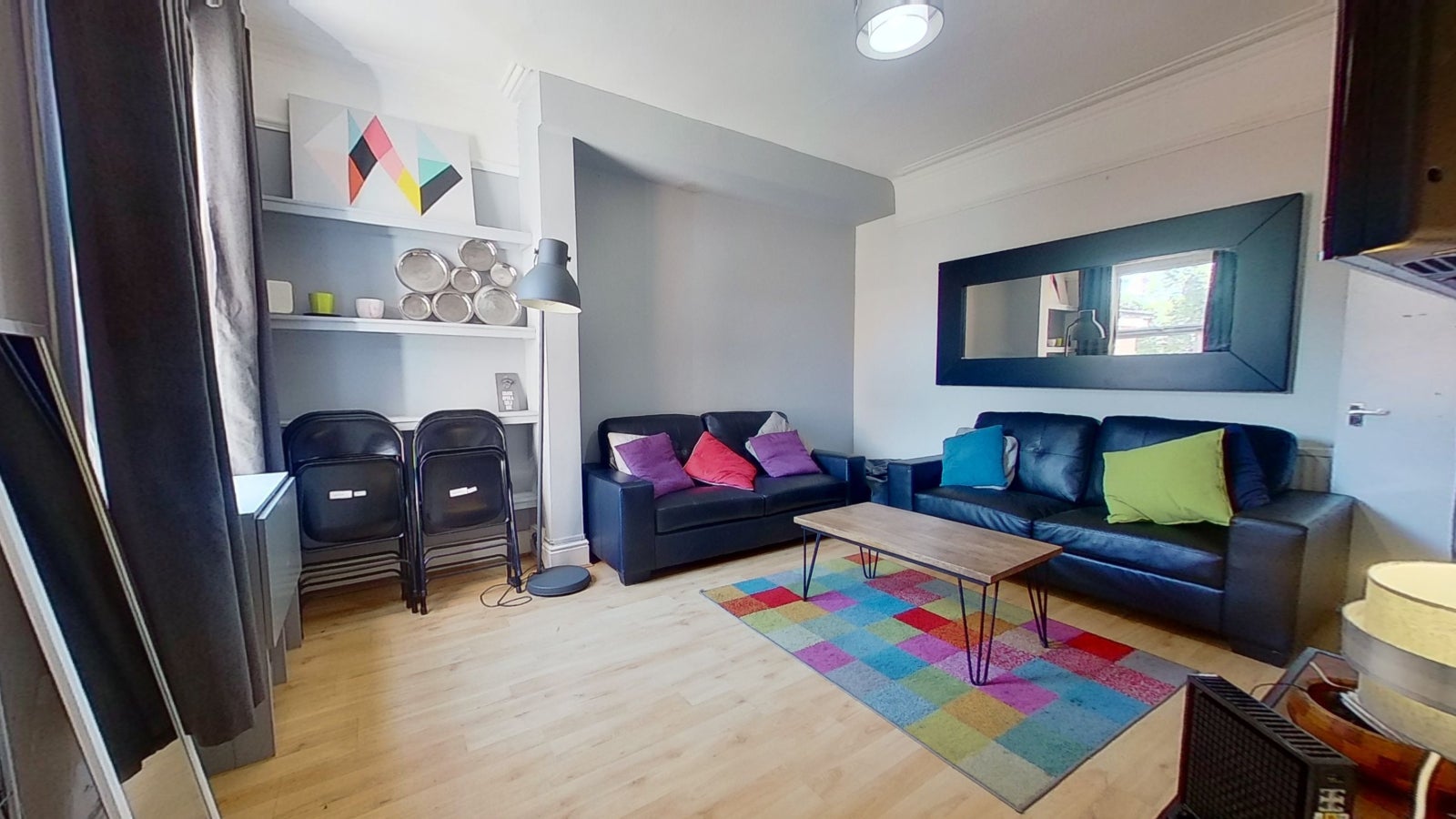 Room Hessle Place in Leeds