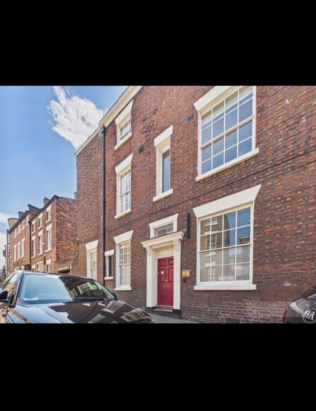 Room Mount Street in Liverpool