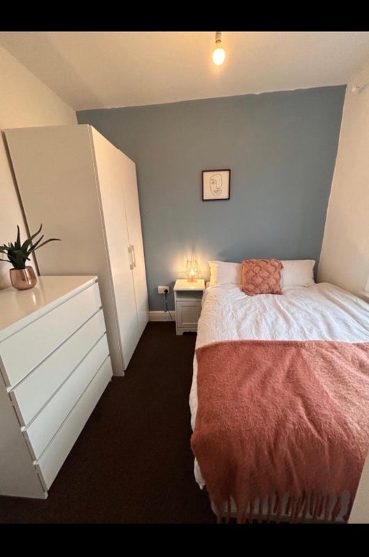 Room Mount Street in Liverpool
