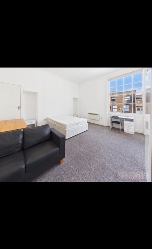 Room Mount Street in Liverpool