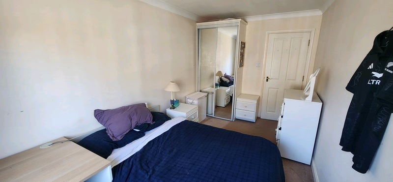 Room Bolingbroke Walk in Greater London