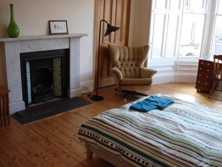 Flat Marchmont Crescent in City of Edinburgh