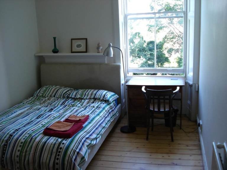 Flat Marchmont Crescent in City of Edinburgh
