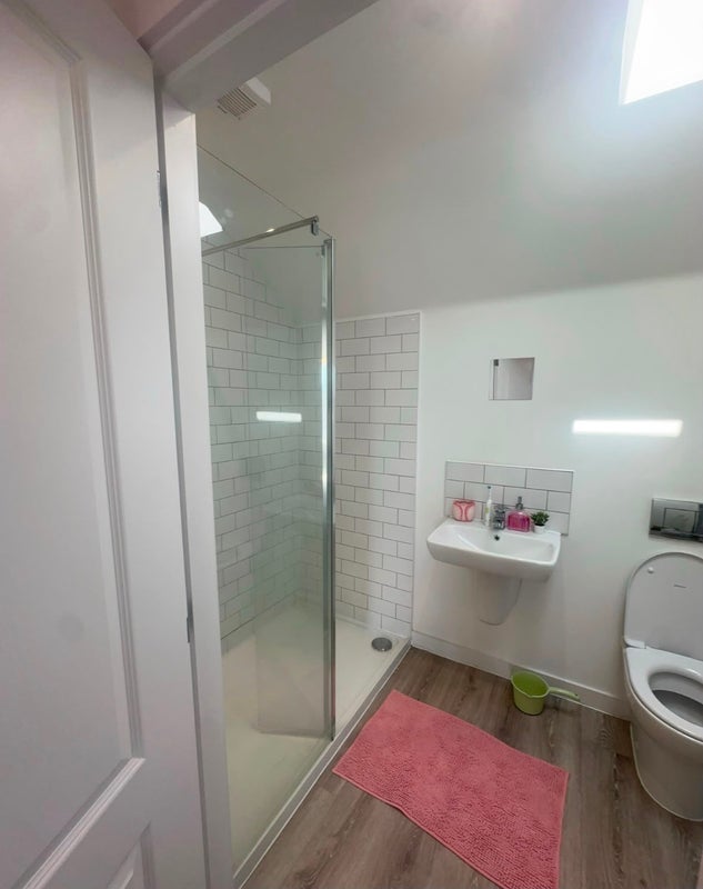 Room Balsall Heath Road in Birmingham