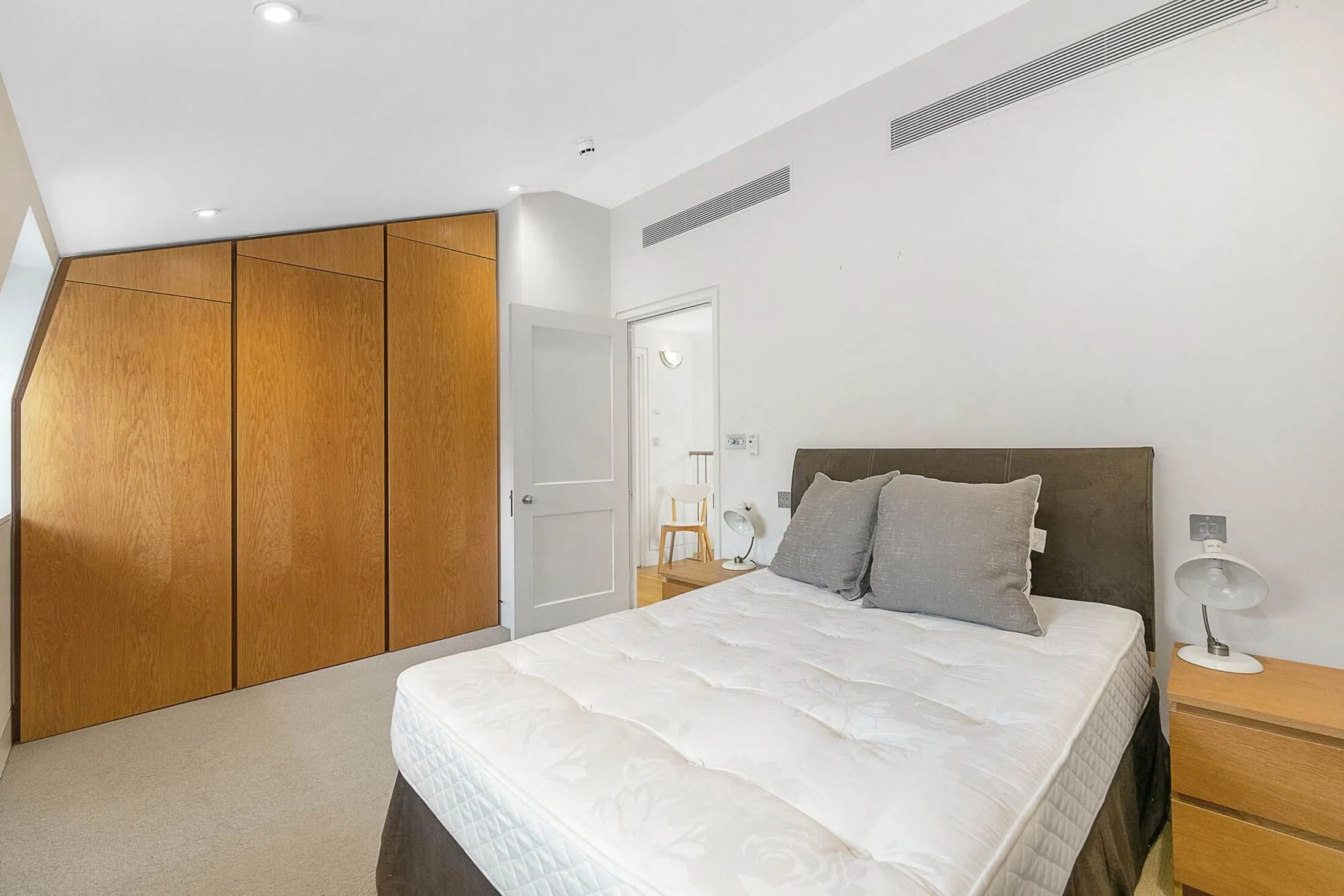Flat Oakley Street in Greater London