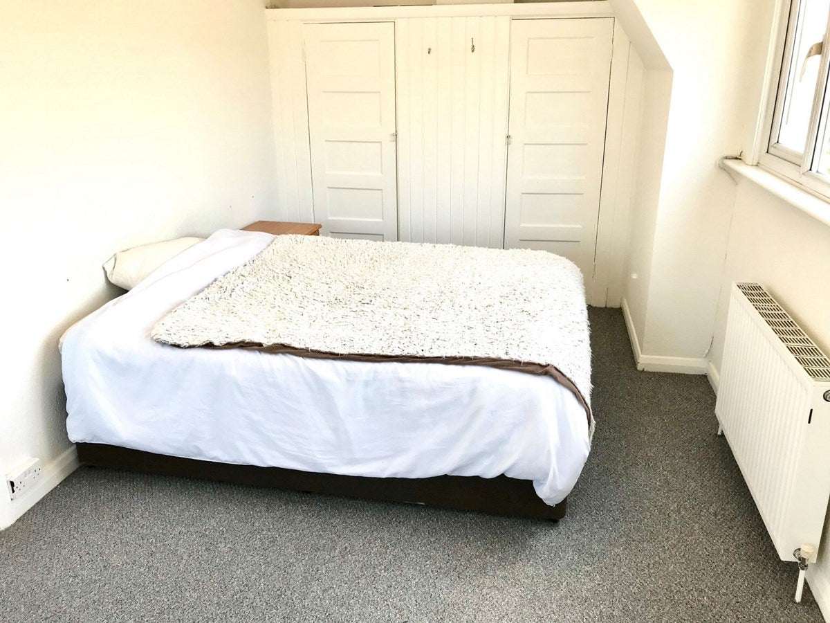 Flat Kenton Road in Greater London
