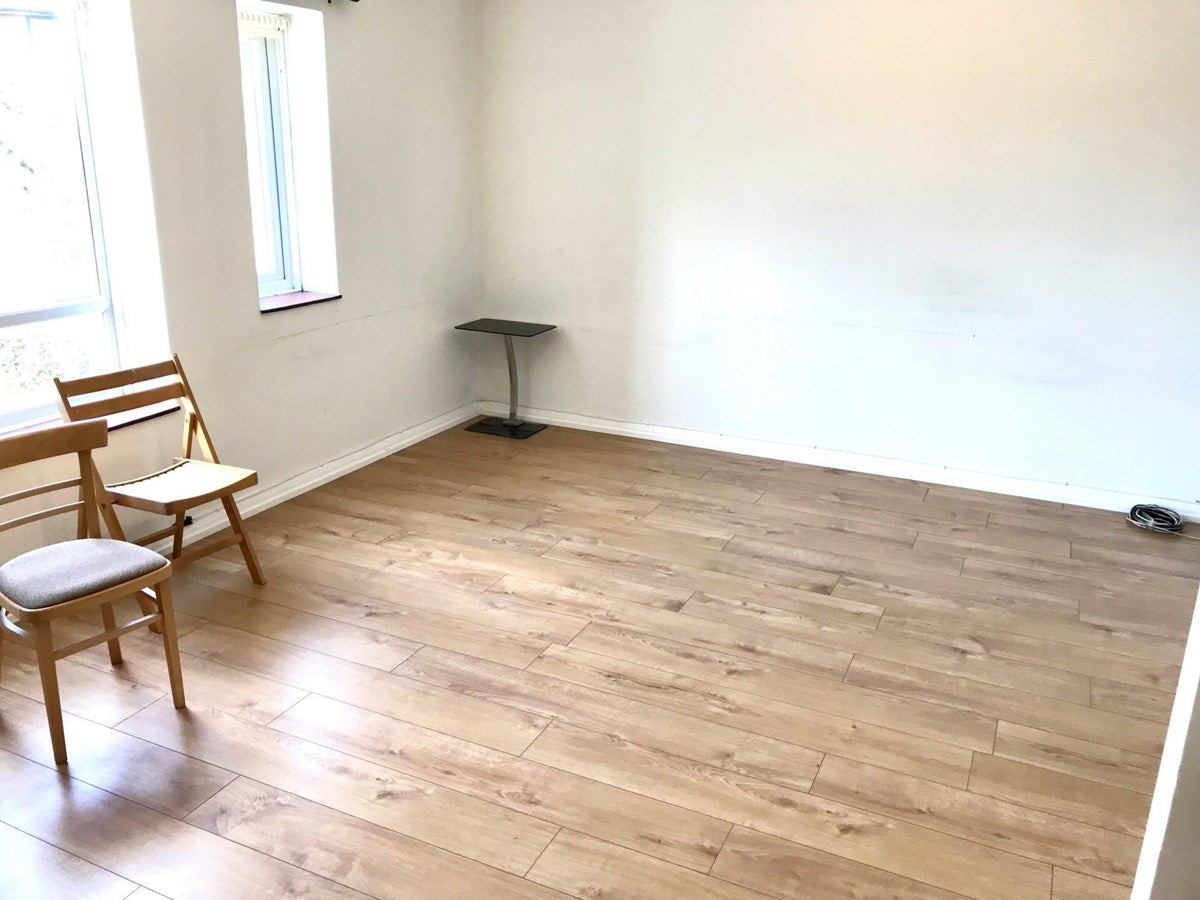 Flat Kenton Road in Greater London