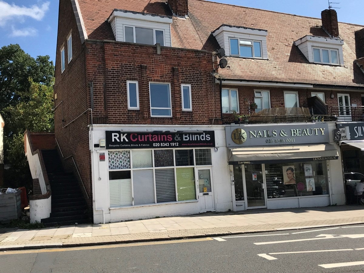 Flat Kenton Road in Greater London