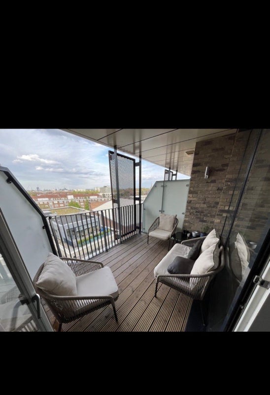 Flat Scena Way in Greater London