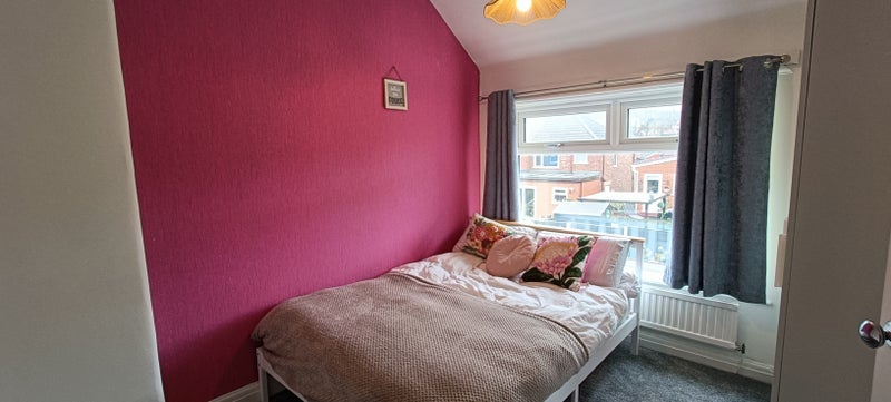 Room Selkirk Road in Chadderton