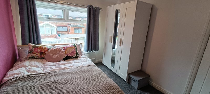 Room Selkirk Road in Chadderton