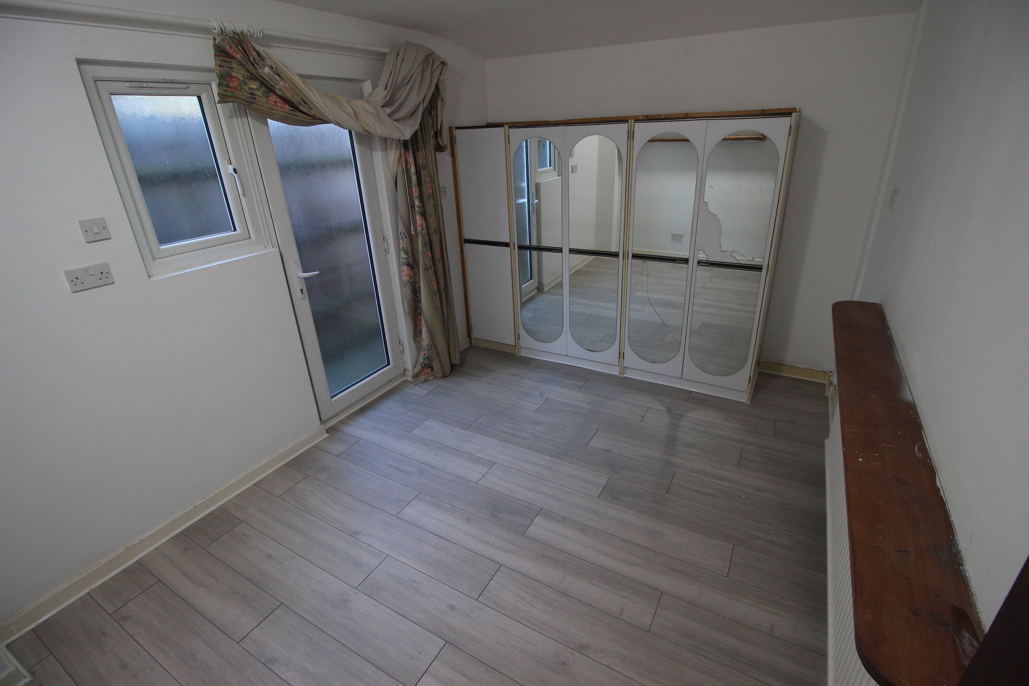 Flat Coldharbour Lane in Greater London