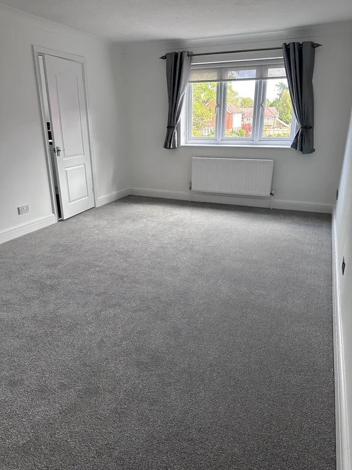 Flat Middle Farm Place in Guildford