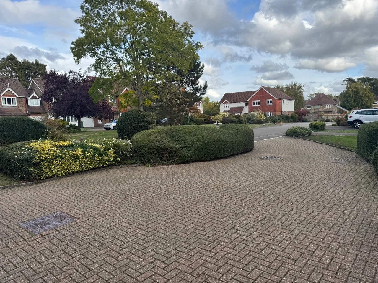 Flat Middle Farm Place in Guildford