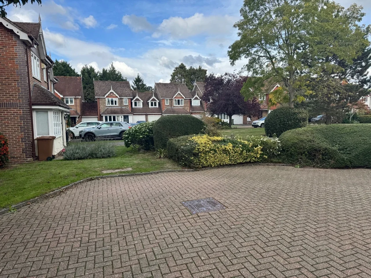 Flat Middle Farm Place in Guildford