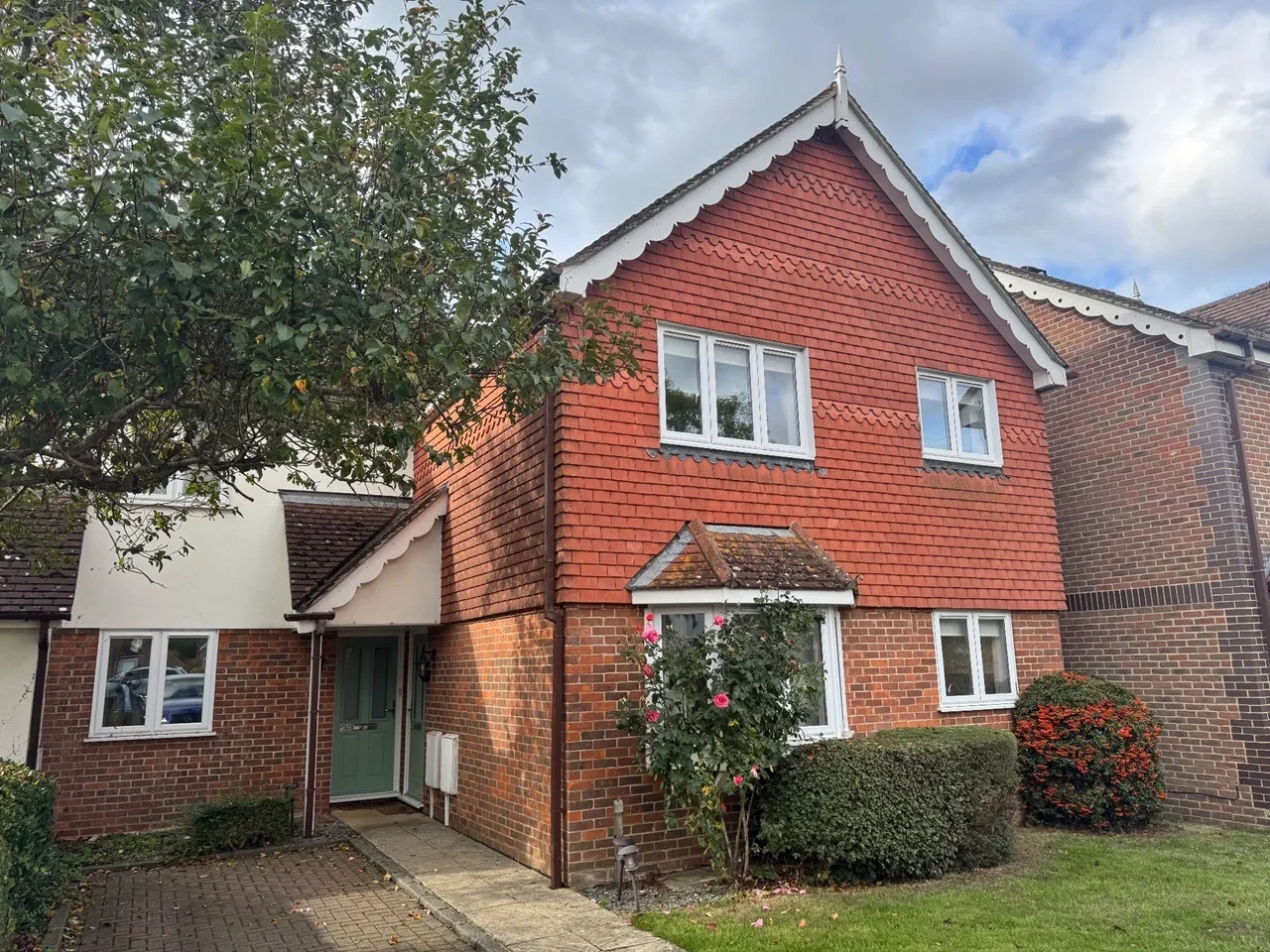 Flat Middle Farm Place in Guildford