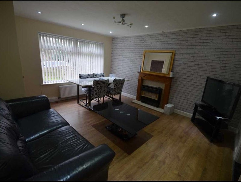 Room Stanley Road in Manchester