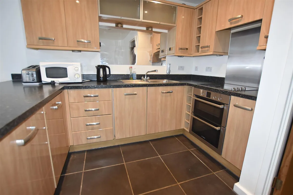 Flat Lanadron Close in Greater London