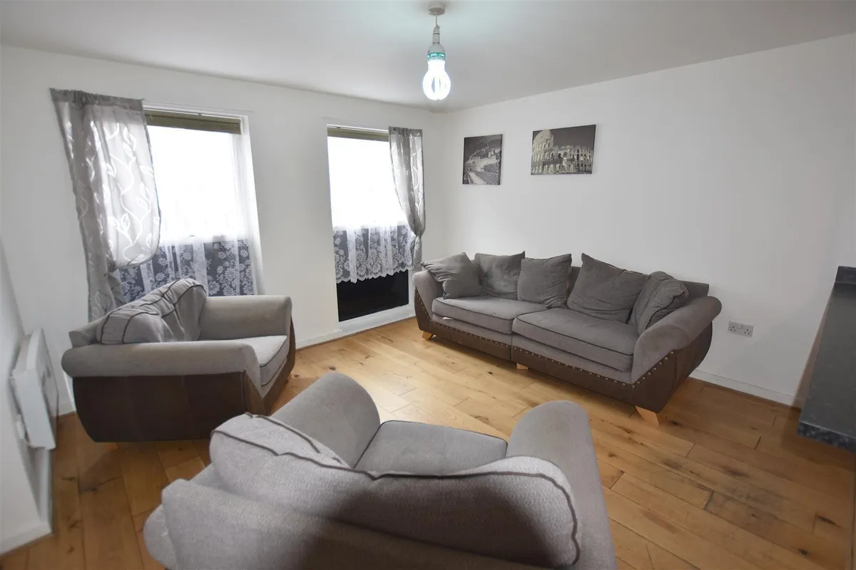 Flat Lanadron Close in Greater London