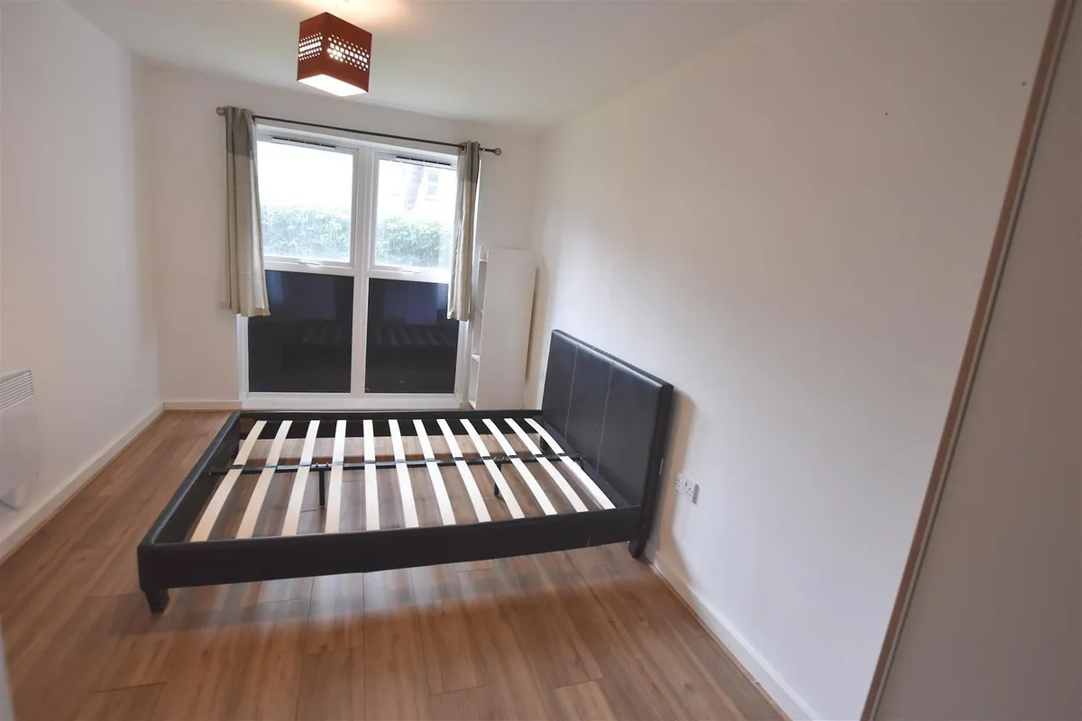 Flat Lanadron Close in Greater London