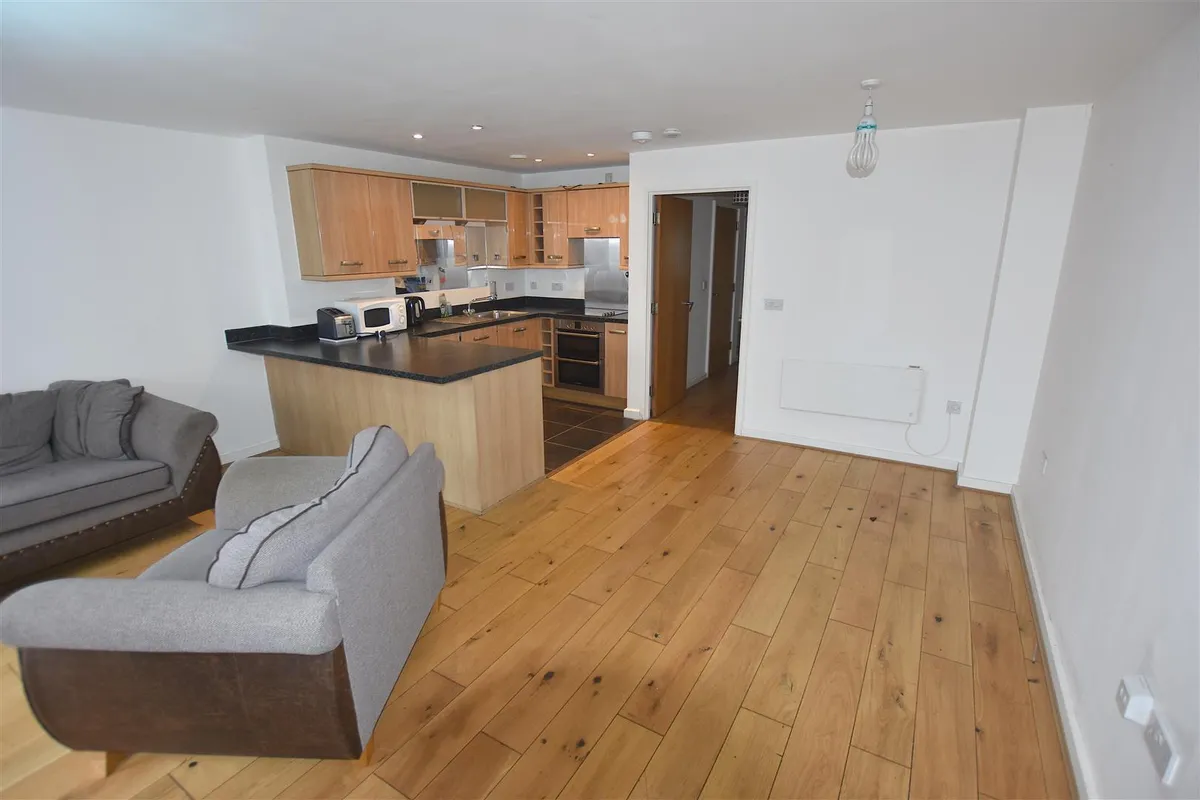 Flat Lanadron Close in Greater London