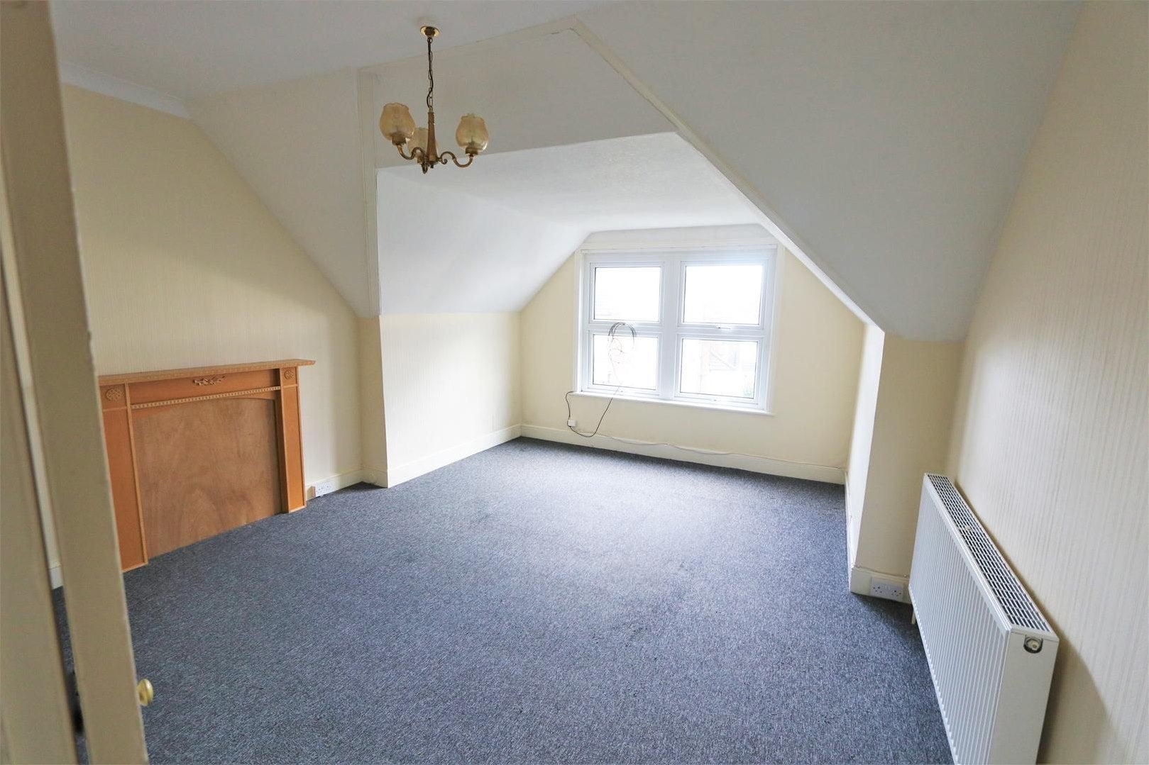 Flat Elmstead Road in Rother