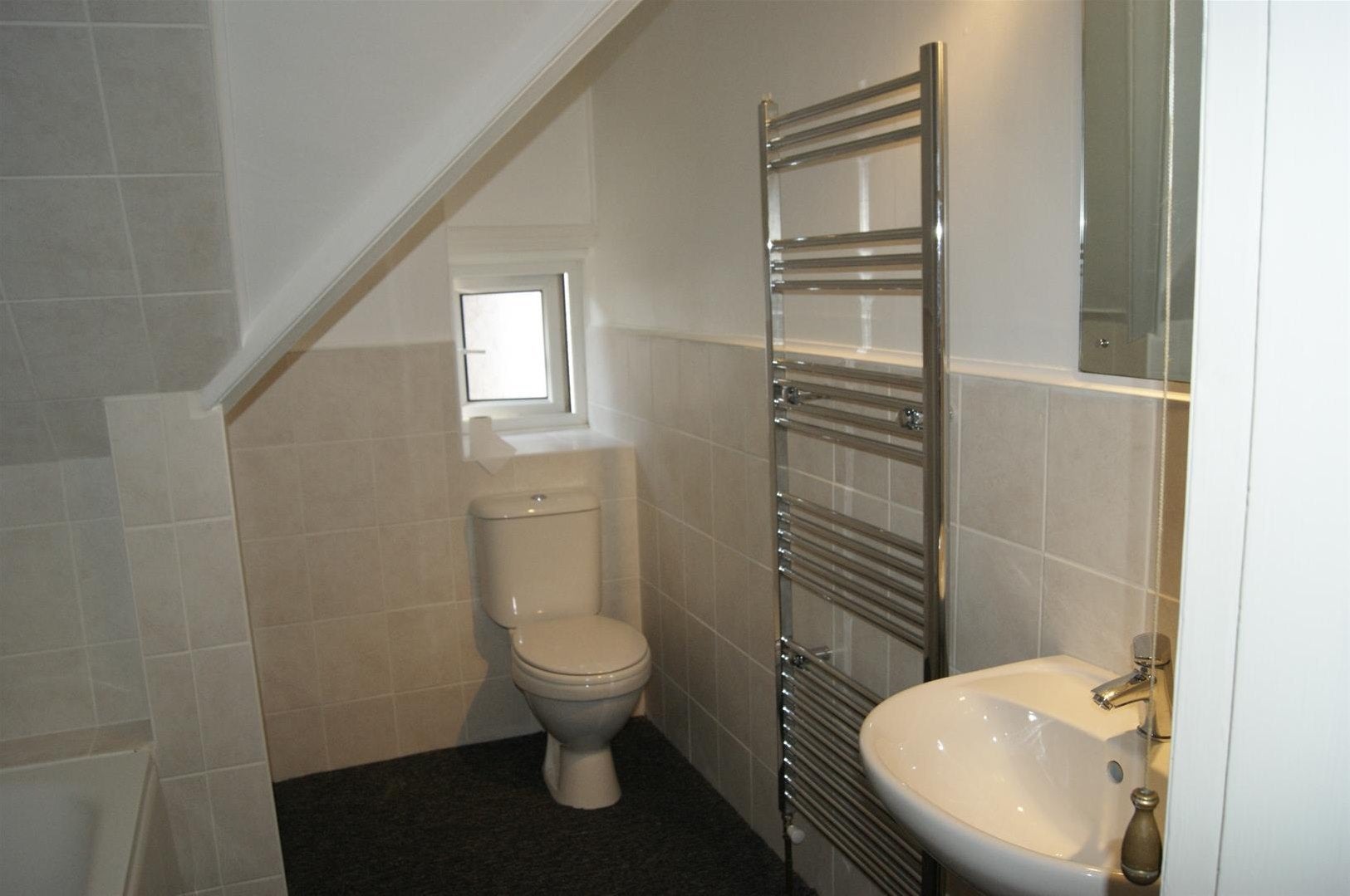 Flat Elmstead Road in Rother