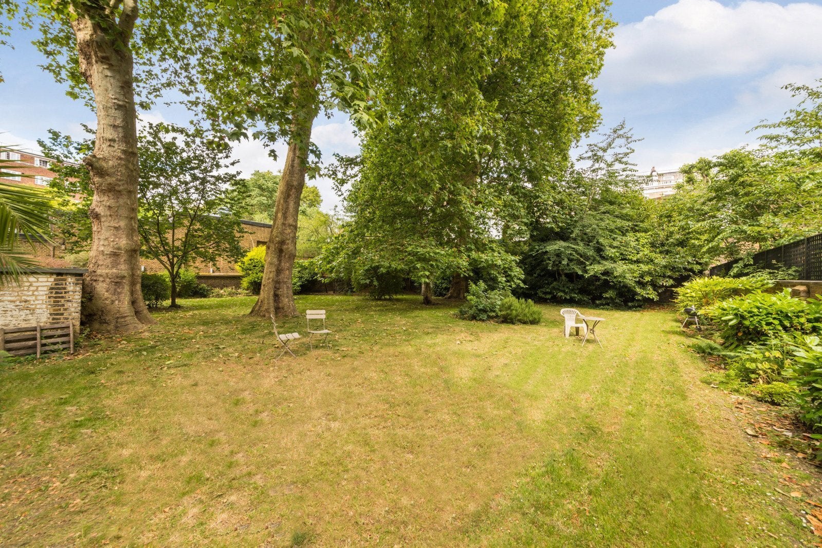 Flat Pembridge Gardens in Greater London