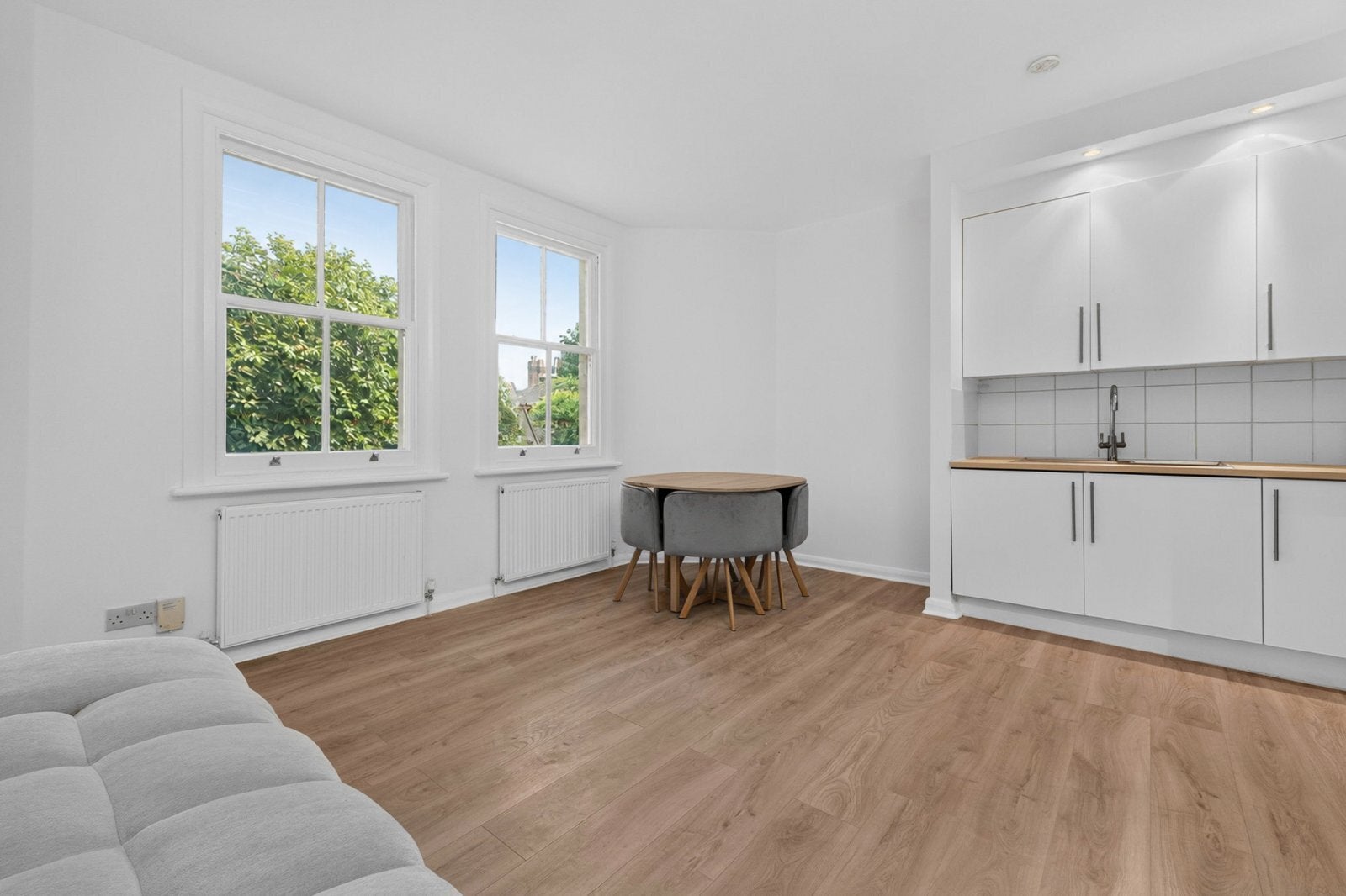 Flat Pembridge Gardens in Greater London