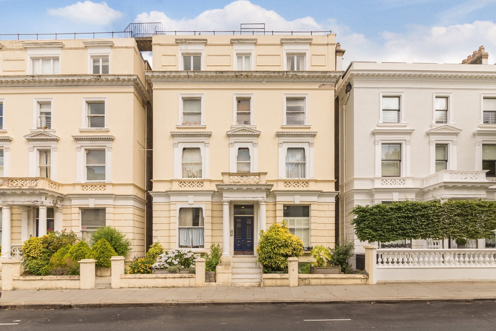 Flat Pembridge Gardens in Greater London