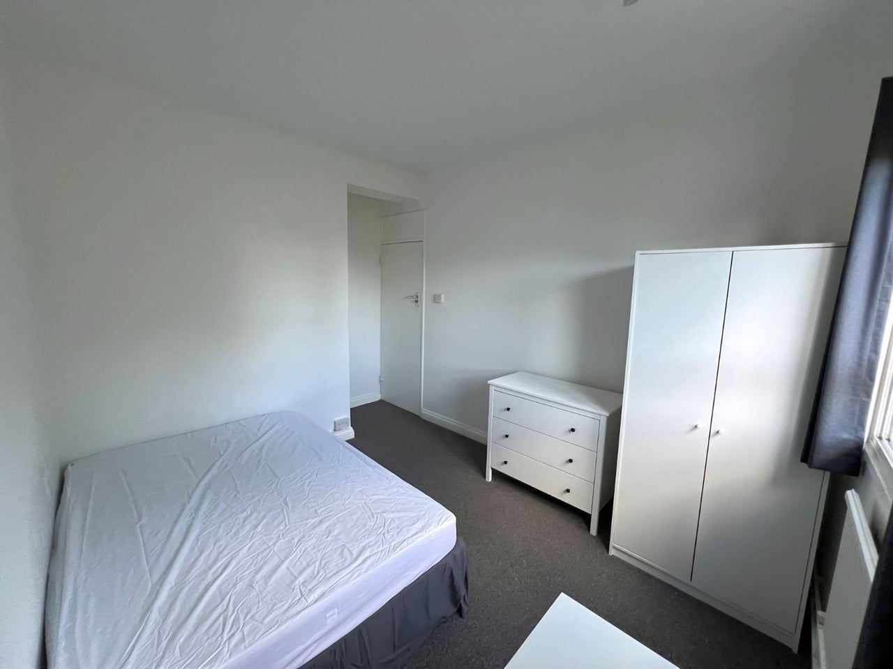 Flat Pancras Road in Greater London